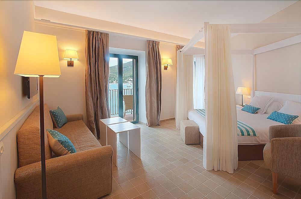 Hotel Playa Sol 카다케스 외부 사진