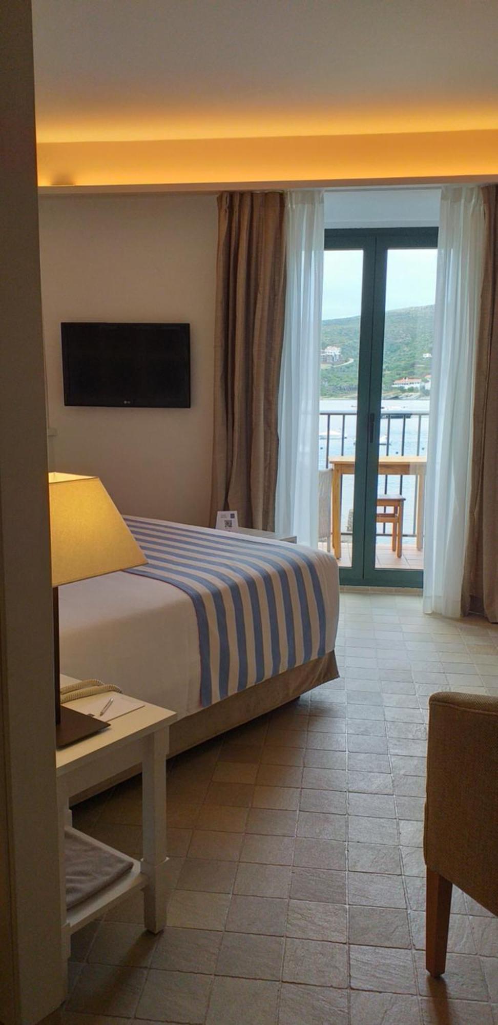 Hotel Playa Sol 카다케스 외부 사진