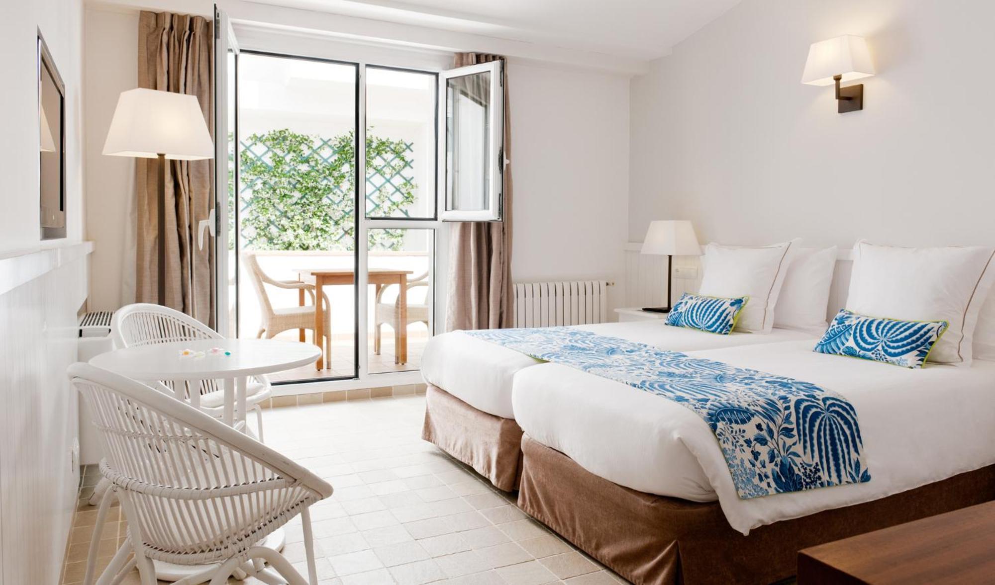 Hotel Playa Sol 카다케스 외부 사진