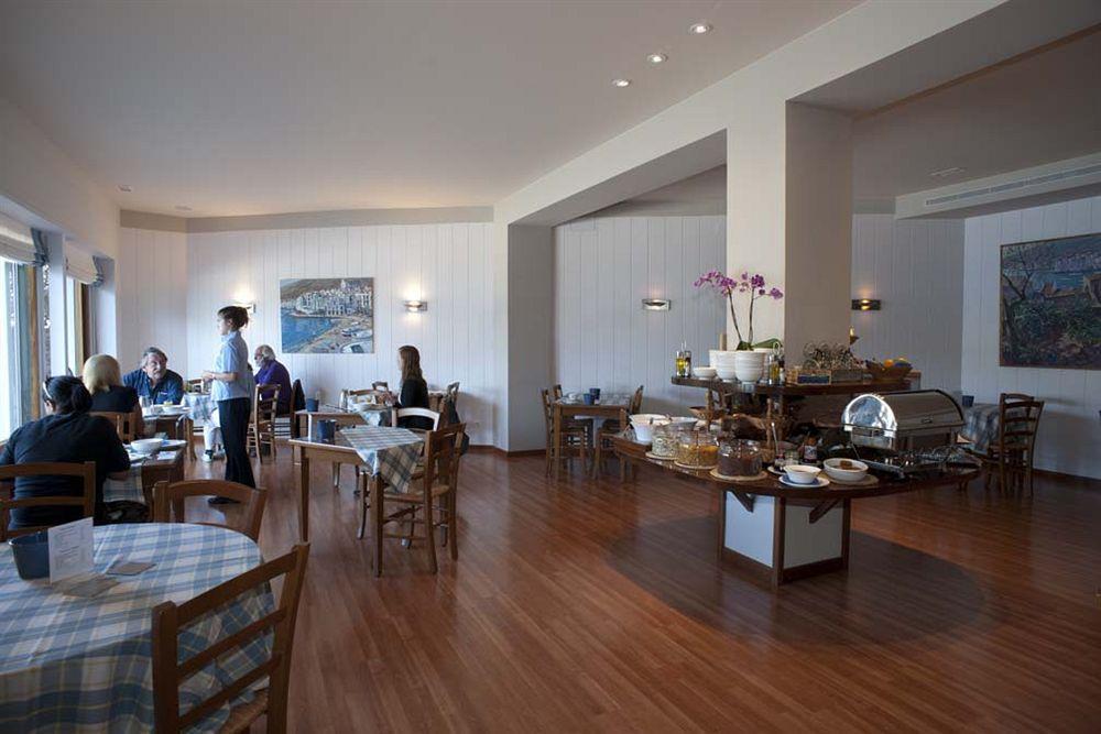 Hotel Playa Sol 카다케스 외부 사진