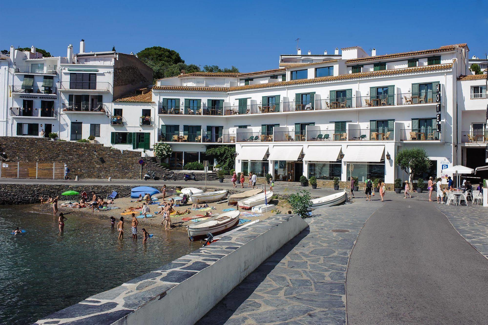 Hotel Playa Sol 카다케스 외부 사진
