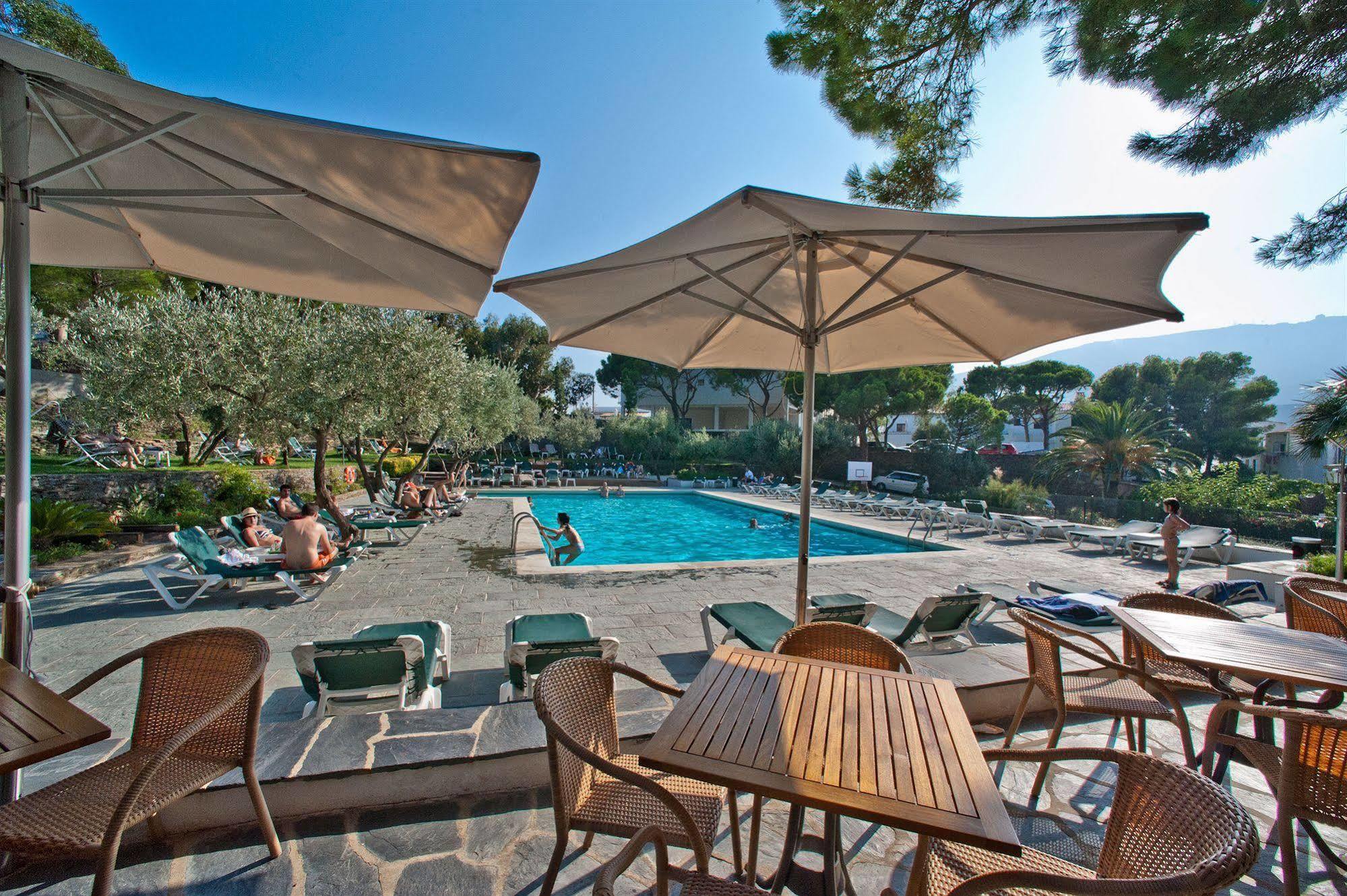 Hotel Playa Sol 카다케스 외부 사진